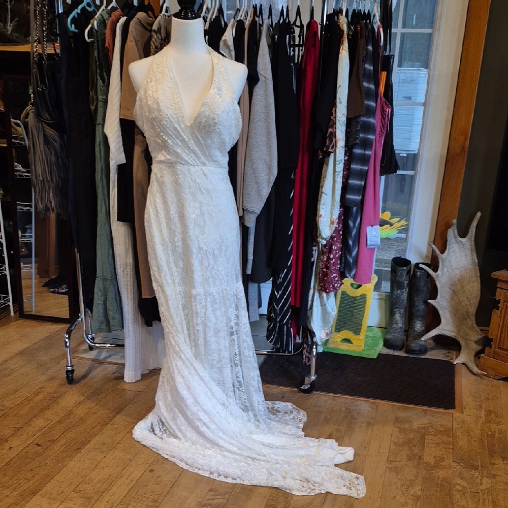 Source Unknown Elegant White Lace Wedding Dress